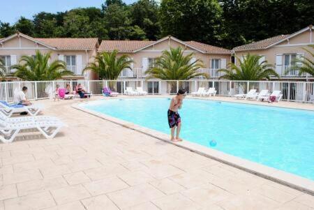 Petit Oasis Avec Piscine Apartment Anglet Exterior photo